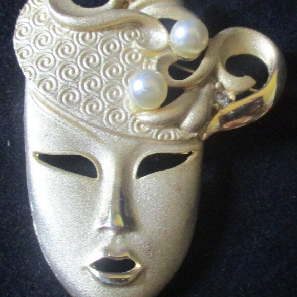 Vintage 1980's Madri Gras Masquerade Gold Tone Brooch w/Pearls & Rhinestones - Picture 1 of 2
